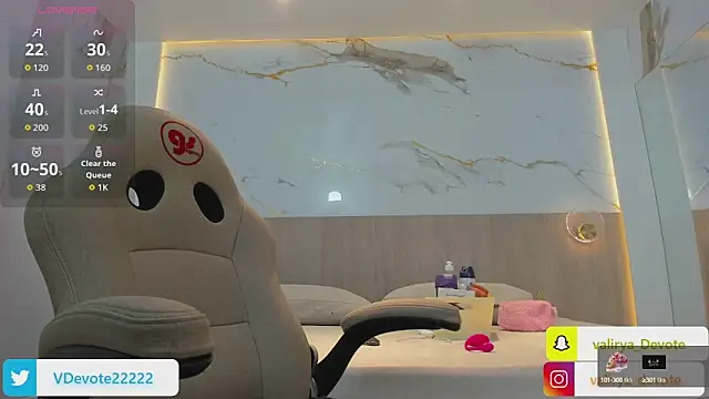 Snapshot of valirya_devote chatting on October 14, 2:56 am valirya devote online show from October 14, 2:56 am