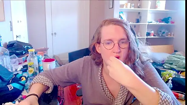 Snapshot of Rewpert chatting on October 31, 6:27 pm Rewpert online show from October 31, 6:27 pm