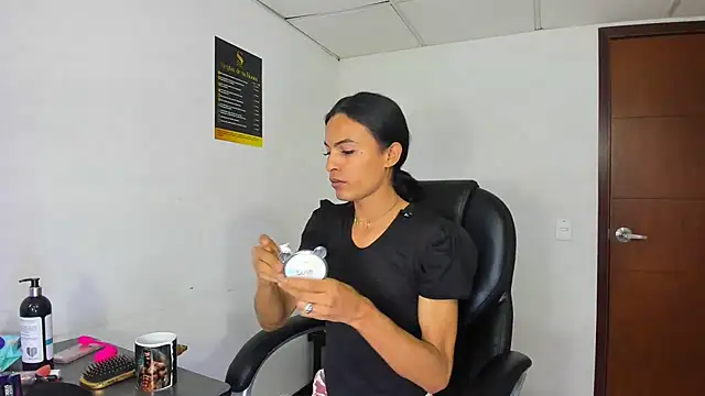 Aisha hotts777 online show from December 21, 4:40 am