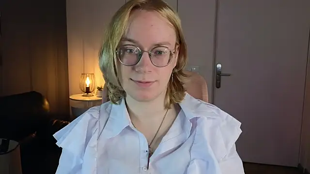 Amanda Butlerr online show from June 7, 1:30 pm
