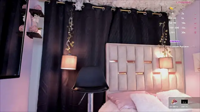 melody-rouss online show from November 9, 4:24 am