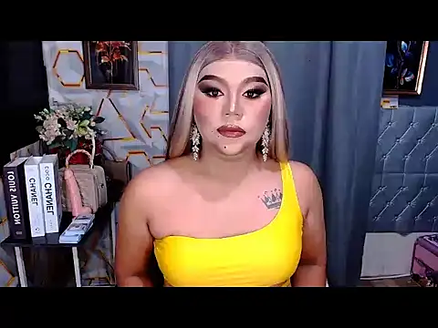 Tiarrafoxs online show from May 31, 1:48 am