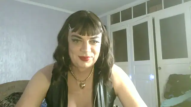 NiraFrost online show from October 26, 6:15 pm