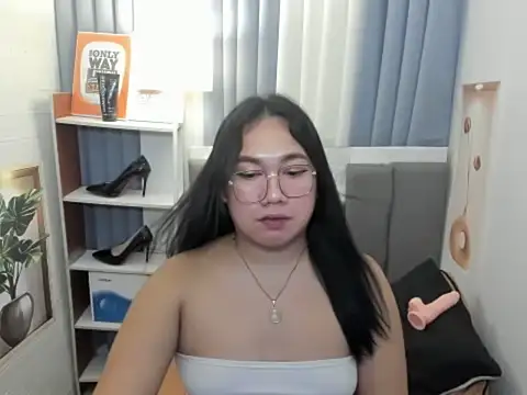 TsUncutKaren online show from December 15, 8:14 pm