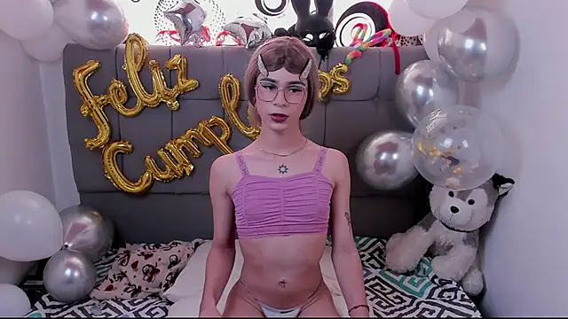 Snapshot of zoe_bunny01 chatting on October 2, 9:03 pm zoe bunny01 online show from October 2, 9:03 pm