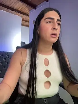 lola diez online show from April 6, 9:59 pm