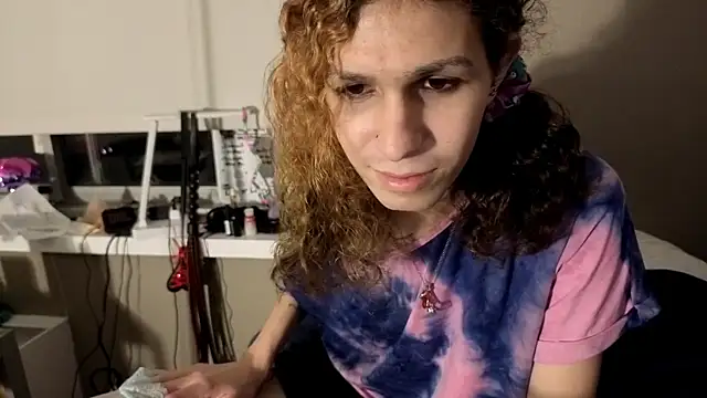 cuddlyavenue online show from November 3, 2:43 am