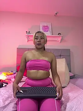 Snapshot of Khalessii_baby01 chatting on September 30, 3:28 am Khalessii baby01 online show from September 30, 3:28 am