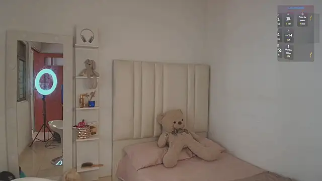 KIMMIE 01 online show from February 23, 5:38 pm