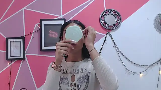 Tifany Adams online show from November 11, 8:32 pm