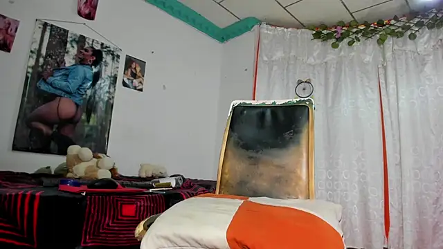Amberbrown18 online show from May 16, 3:26 am