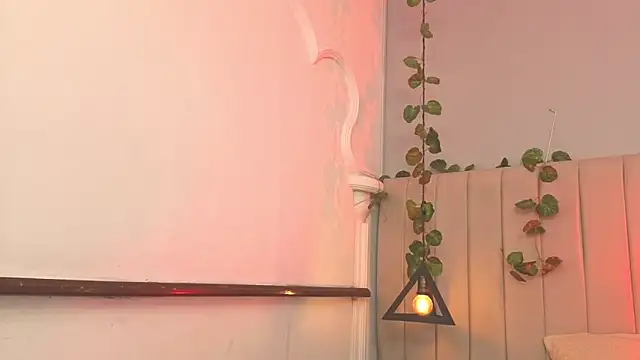 Amelia Brixton online show from March 22, 8:30 am