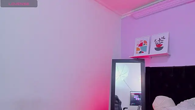 Amelia Brixton online show from April 18, 9:59 pm