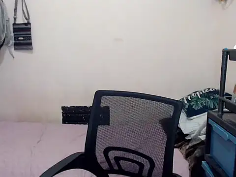 prettysam9 online show from November 23, 1:41 am