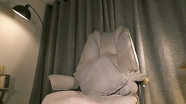 lianewhite online show from March 1, 1:44 am