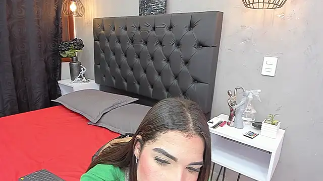 maddy  moon online show from November 22, 3:30 am