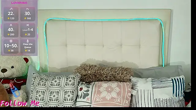 Daphne Hills online show from March 5, 6:35 pm