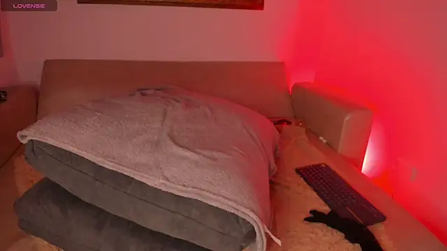 VeronicaSmith OS online show from April 17, 9:49 pm