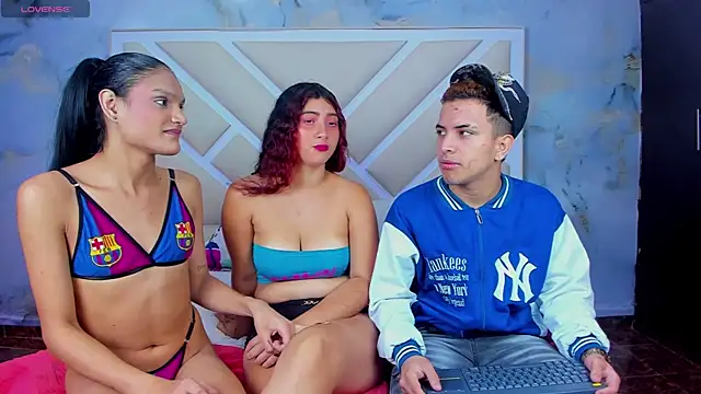 TrioPecadoVIP online show from November 22, 6:59 am