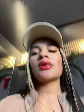 Bratz luxxxury online show from March 18, 2:02 am