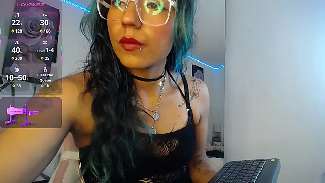 SamathaMay online show from March 18, 1:10 pm