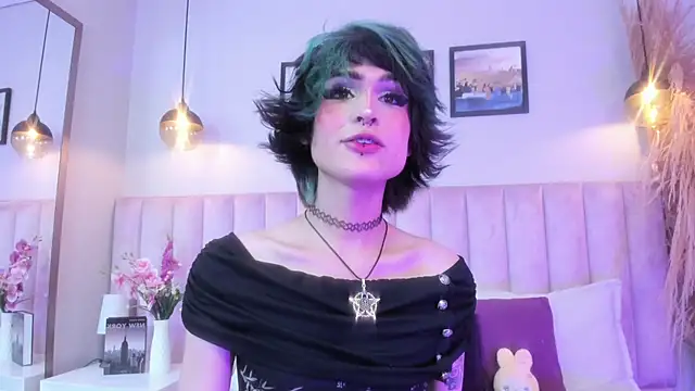 Tracy lee  online show from April 1, 8:39 pm