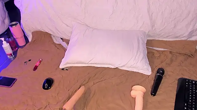 Daphne    online show from March 21, 8:19 am