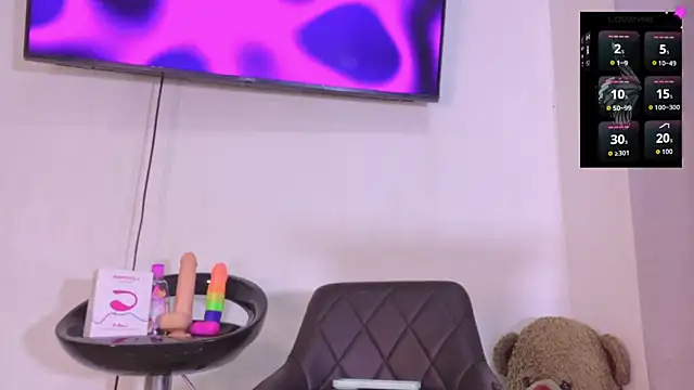 Angelasantini0 online show from June 8, 11:26 pm