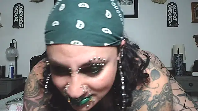 VeraVendetta online show from February 7, 9:04 am