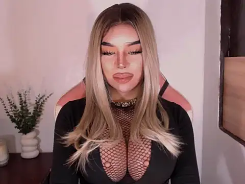 SeducingMonica online show from April 17, 4:15 am