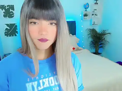 ZoeSchmmit online show from July 10, 5:06 pm