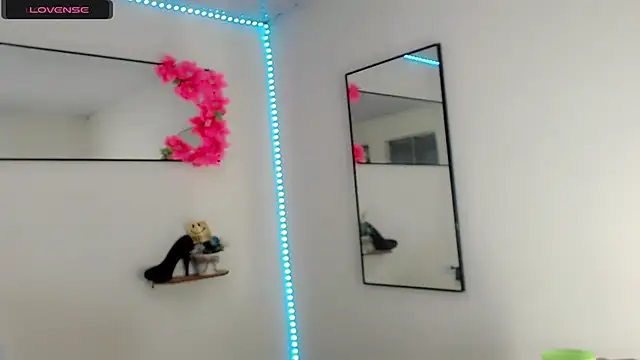 NathalialLooes online show from April 17, 5:10 am