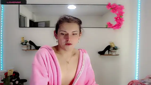 NathalialLooes online show from April 18, 5:20 am