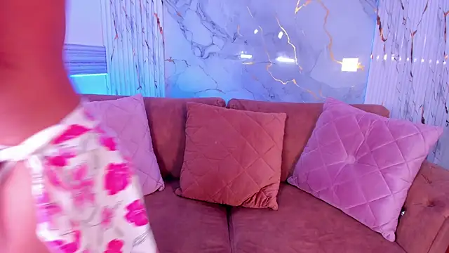 Thiana Rogers online show from April 2, 8:18 pm