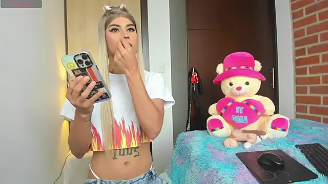 alisoondrean  online show from February 23, 6:44 pm