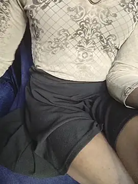 TRANSY WITH GIRL online show from March 29, 8:09 pm