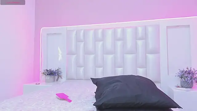 Liia Collins online show from March 19, 6:08 pm