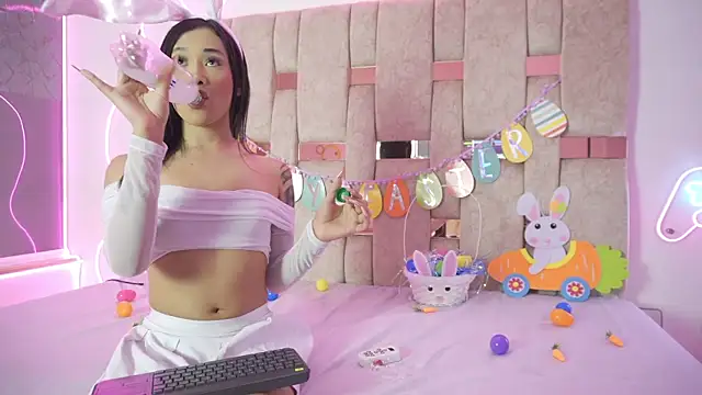 liasuaza online show from March 28, 2:30 pm