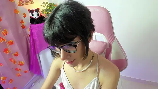 Madeline 21 online show from March 4, 7:36 am