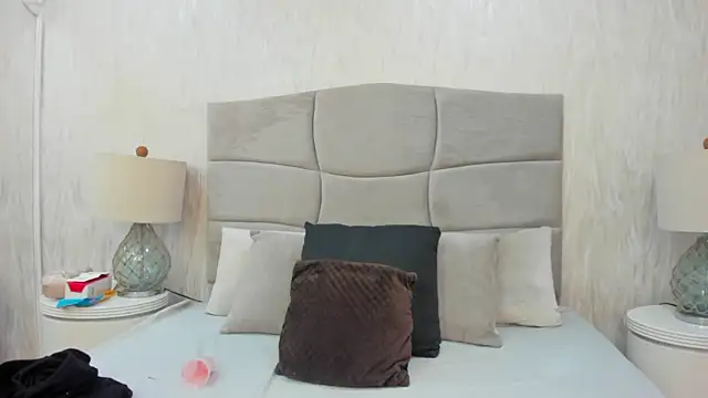 CynthiaMore online show from April 27, 2:15 pm