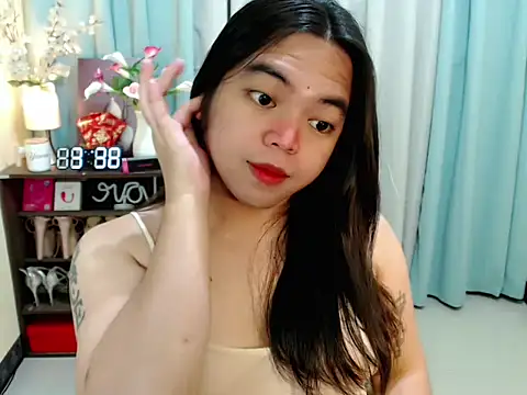 SexyLovelyness online show from April 4, 7:39 am