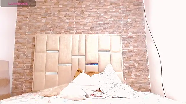 paola blond01 online show from April 19, 12:33 am