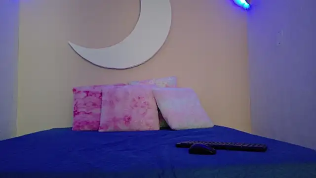 SamanthaLaurent online show from May 25, 7:10 pm
