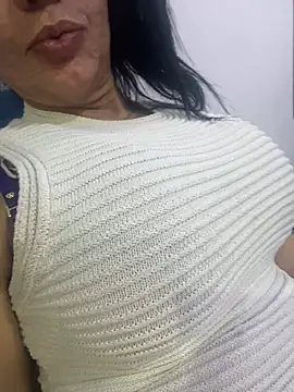 gynna25 online show from July 6, 11:40 pm