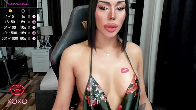 Snapshot of Forever_MissCandace chatting on February 23, 11:47 pm Forever MissCandace online show from February 23, 11:47 pm