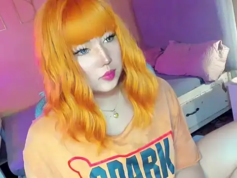 HOTnWILDalice online show from December 17, 3:01 am