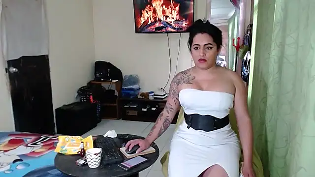 Sashaferrari2000 online show from April 18, 7:58 pm