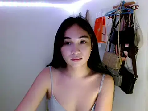 Snapshot of SweetLilly_18 chatting on March 8, 11:16 am SweetLilly 18 online show from March 8, 11:16 am