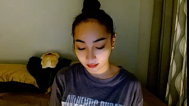 SweetLilly 18 online show from March 29, 5:08 am