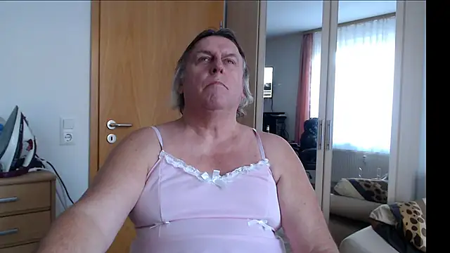 Snapshot of Sissygera chatting on December 20, 1:54 pm Sissygera online show from December 20, 1:54 pm